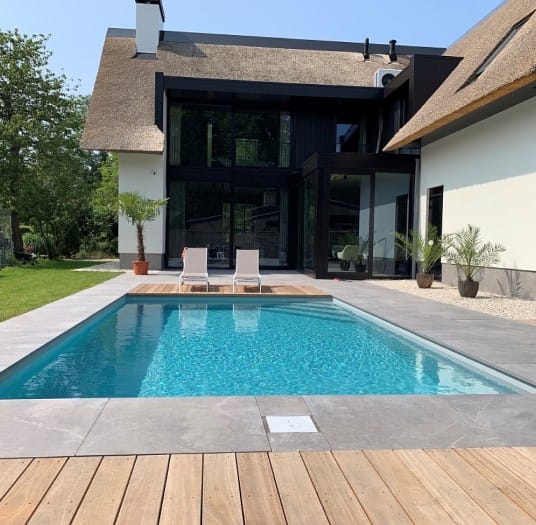 HOME - zwembad bij woning